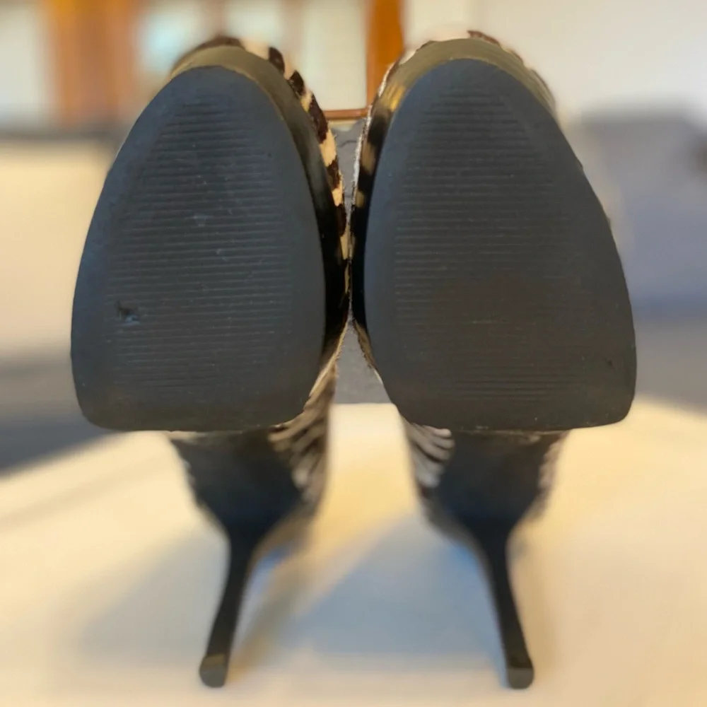 Michael Kors Calf Hair Zebra Print Women’s Round Toe Heels Size 6 - Picture 10 of 11
